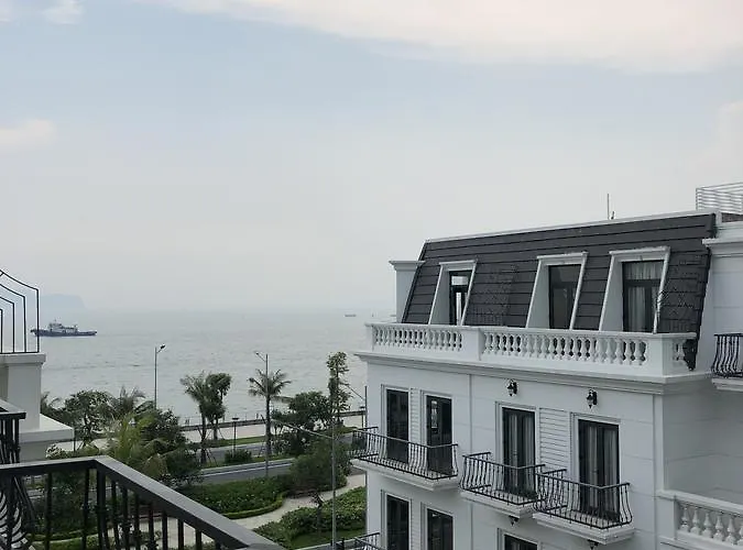 Sea View Aparthotel Hạ Long